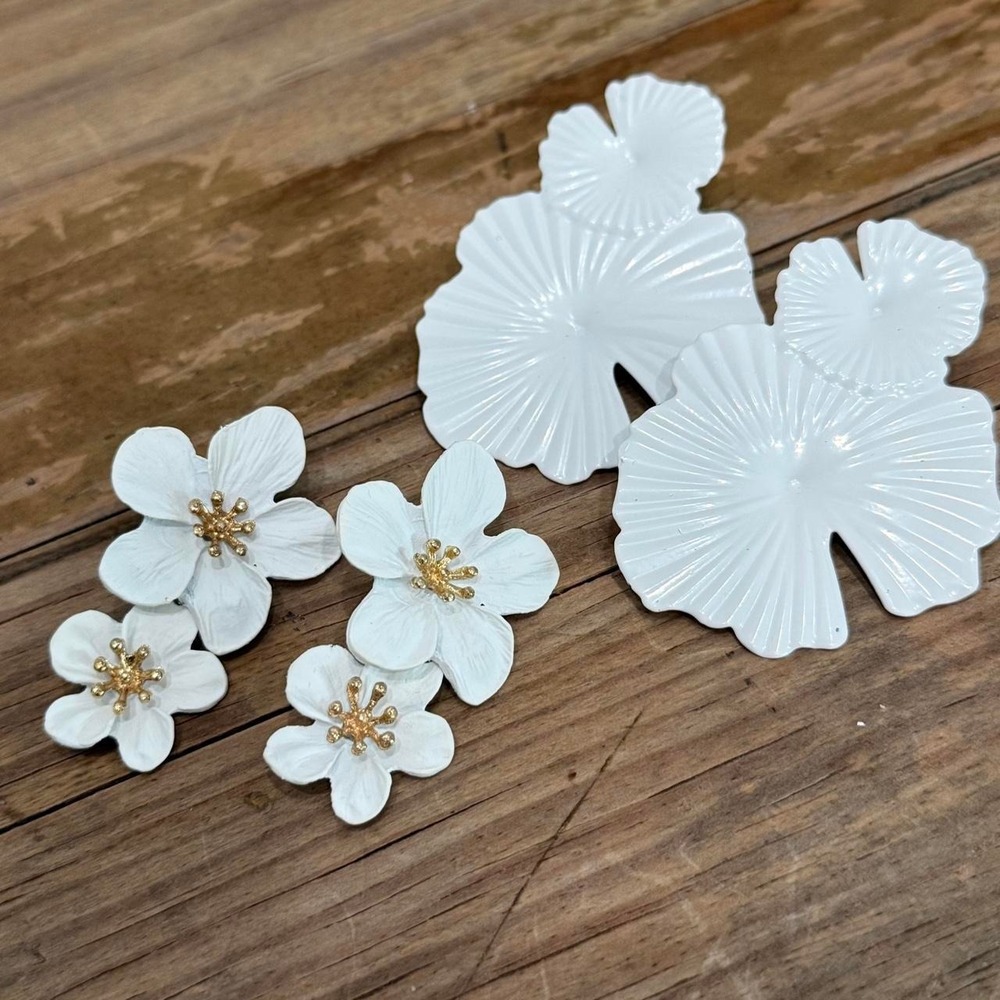 White Flower Earrings Lot 2 Pairs Gold Accents Floral Statement Studs